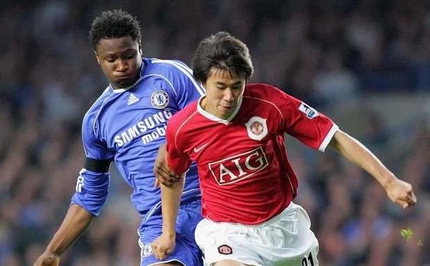 Cá cược bóng rổ tại jb88 bet với hình ảnh cầu thủ đang úp rổ